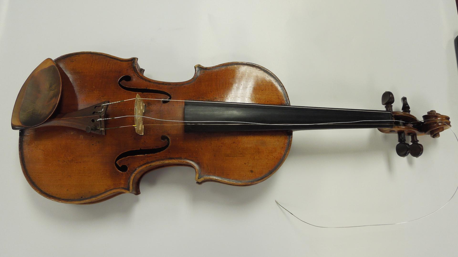 Roman Totenberg’s “Ames” Stradivarius; photo from FBI file